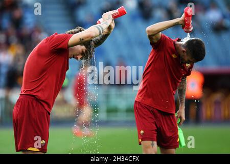 Nicolo' Zaniolo (L) e Gianluca Mancini (R) di Roma durante il campionato italiano Serie A calcio tra ROMA E SSC Napoli il 24 ottobre 2021 allo Stadio Olimpico di Roma, Italia - Foto: Federico Proietti/DPPI/LiveMedia Foto Stock