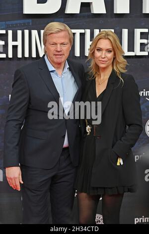 Oliver KAHN (CEO FCB) con sua moglie Svenja. Prima festa per il documentario originale Amazon FC BAYERN Ð DIETRO LA LEGGENDA il 25 ottobre 2021 all'Arri Kino di Monaco, tappeto rosso. Foto Stock