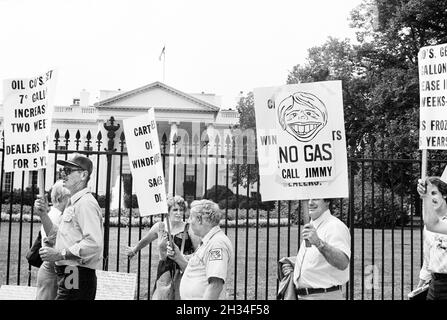 I concessionari di benzina che dimostrano con i segni del picket alla Casa Bianca, Washington, D.C., Stati Uniti, Marion S. Trikosko, US News & World Report Magazine Collection, 1 agosto 1979 Foto Stock