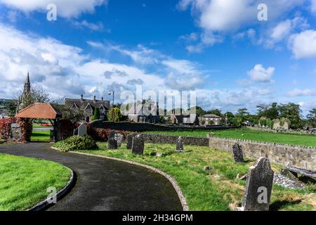 Ardagh villaggio a Longford, Irlanda. Nel 19 ° secolo il piccolo villaggio è stato costruito in stile svizzero dai proprietari allora-la famiglia Fetherston. Foto Stock