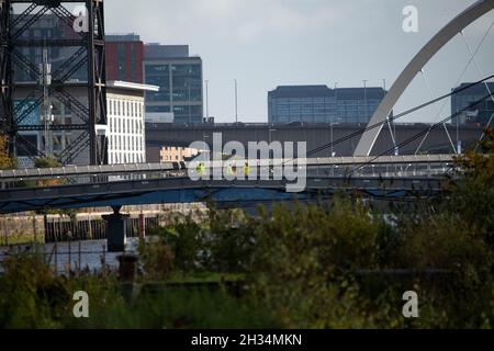 Glasgow, Scozia, Regno Unito. 25 ottobre 2021. NELLA FOTO: Sito COP26. Vista del sito COP26 che mostra il fiume Clyde e il porto, con gli edifici del Campus Scottish Event solo 6 giorni fino ai Capi di Stato, Oltre a migliaia di delegati, media e manifestanti si prevede che a breve atterreranno a Glasgow per l'inizio del vertice sul cambiamento climatico che si terrà il 31 ottobre. Credit: Colin Fisher/Alamy Live News Foto Stock