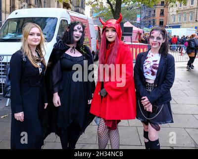 Contributori all'out of this World Festival di Sheffield, con personaggi di Halloween, SciFi e fumetti. Foto Stock