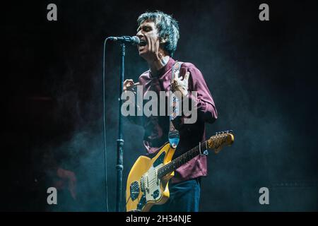 Johnny Marr vive presso il vecchio campo da cricket di trafford il 25 settembre 2021 Foto Stock