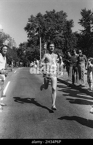 Tom Fleming (USA) vincitore della gara alla maratona di New York 1973. Foto Stock