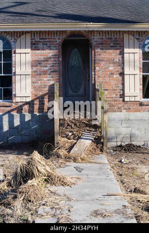 Ironton, Stati Uniti d'America. 24 Settembre 2021. Distrutte case ed edifici sparpagliano la zona dopo l'uragano Ida 24 settembre 2021 a Ironton, Louisiana. Credit: Julie Joseph/FEMA/Alamy Live News Foto Stock