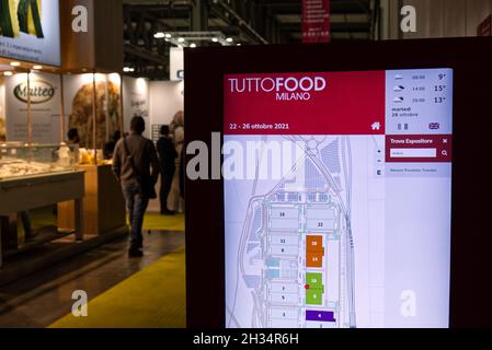 Rho fiera, Milano - 25 ottobre 2021: Punto informativo e mappa della fiera internazionale del cibo -TUTTOFOOD- Foto Stock