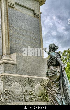 Statua raffigurante Fame sul monumento statale dell'Iowa presso il campo di battaglia dello Shiloh National Military Park in Tennessee. Foto Stock