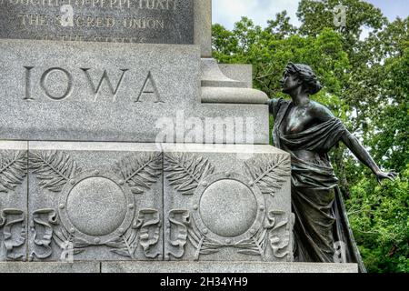 Statua raffigurante Fame sul monumento statale dell'Iowa presso il campo di battaglia dello Shiloh National Military Park in Tennessee. Foto Stock