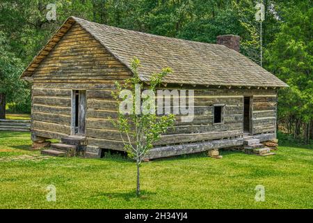 Replica della chiesa del ceppo di Shiloh sul campo di battaglia del Parco militare Nazionale di Shiloh in Tennessee. Foto Stock