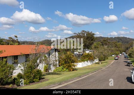 Avalon Beach sobborgo di Sydney, strada tipica e case in questo sobborgo, Sydney, Australia Foto Stock