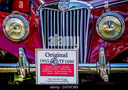 Un 1955 MG TF 1500 Midget è esposto al 31 Festival annuale British Car, 24 ottobre 2021, a Fairhope, Alabama. Foto Stock