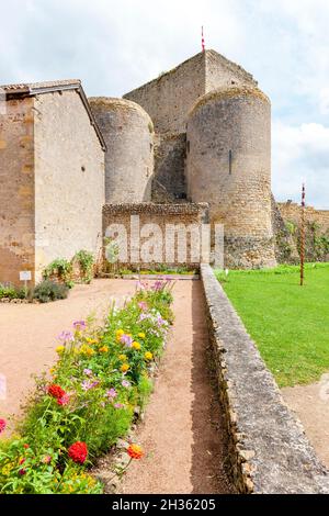 Il vecchio castello di Semur En Brionnais, Borgogna, Francia Foto Stock