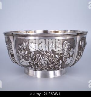 Antica Chinese Export Silver Lobed Bowl di Woshing. Shanghai, fine del 19 ° secolo Foto Stock