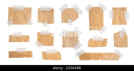 Set di etichette di carta marroni con nastro adesivo su sfondo bianco isolato Foto Stock