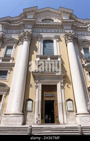Paesaggio urbano, Via del corso, Basilica dei Santi Ambrogio e Carlo, Roma, Lazio, Italia, Europa Foto Stock