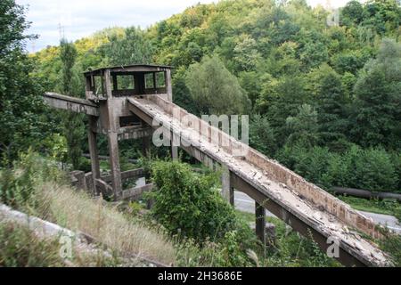 Hunedoara, Romania, 6 Settembre 2009: miniera abbandonata in Teliucul inferiore, Hunedoara, Romania. Foto Stock