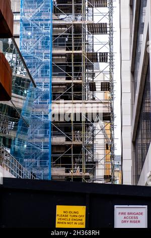 New Build Construction or Building Side nel centro di Londra Inghilterra Regno Unito senza persone Foto Stock