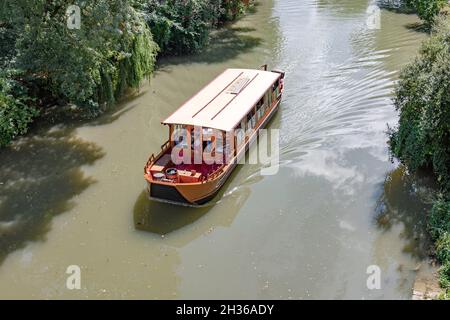 Navigazione sul fiume Baise a Nérac, Francia sud-occidentale Foto Stock