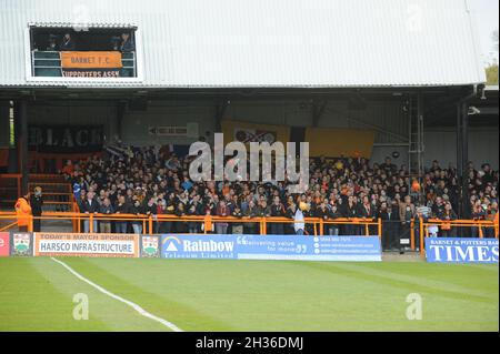 Barnet 1 Rochdale 0, 08/05/2010. Stadio Underhill, campionato 2. L'ultima partita della stagione a Underhill. Il Bees deve battere Rochdale per rimanere in su. Foto Stock