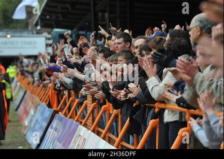 Barnet 1 Rochdale 0, 08/05/2010. Stadio Underhill, campionato 2. L'ultima partita della stagione a Underhill. Il Bees deve battere Rochdale per rimanere in su. Foto Stock