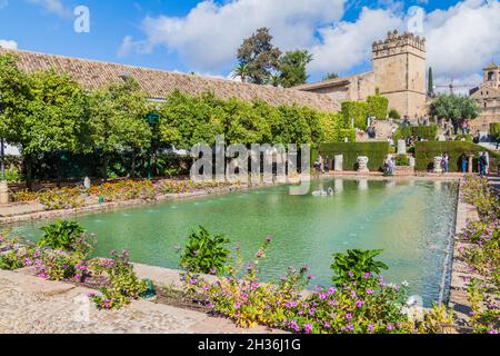 CORDOVA, SPAGNA - 5 NOVEMBRE 2017: La gente visita Alcazar de los Reyes Cristianos a Cordova, Spagna Foto Stock