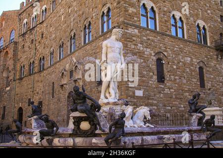 Fontana del Nettuno a Firenze - Firenze - situata in Piazza della Signoria, di fronte a Palazzo Vecchio. Foto Stock