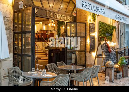 Il ristorante la Fontaine nel centro storico di Lourmarin Foto Stock