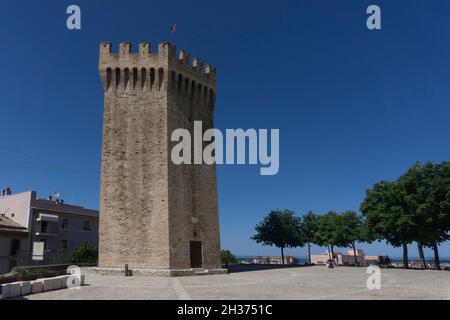 Centro storico, Piazza Giuseppe Sacconi, Torre dei Gualtieri, San Benedetto del Tronto, Marche, Italia, Europa Foto Stock