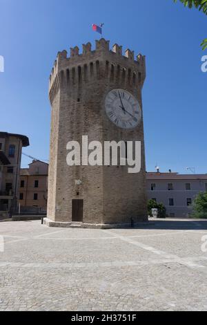 Centro storico, Piazza Giuseppe Sacconi, Torre dei Gualtieri, San Benedetto del Tronto, Marche, Italia, Europa Foto Stock