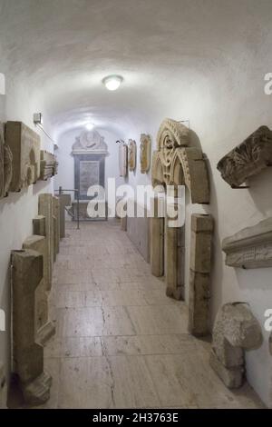 Duomo, Cripta, Mostra d'Arte Sacra, Todi, Umbria, Italia, Europa Foto Stock