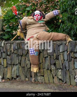 Halloween Scarecrows a Leap Village, West Cork, Irlanda Foto Stock