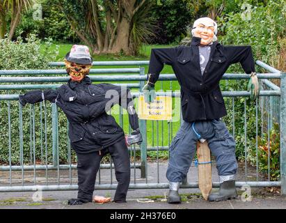 Halloween Scarecrows a Leap Village, West Cork, Irlanda Foto Stock