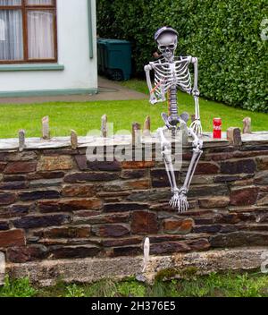 Halloween Scarecrows a Leap Village, West Cork, Irlanda Foto Stock