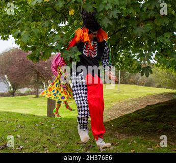 Halloween Scarecrows a Leap Village, West Cork, Irlanda Foto Stock