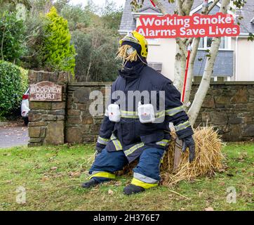 Halloween Scarecrows a Leap Village, West Cork, Irlanda Foto Stock