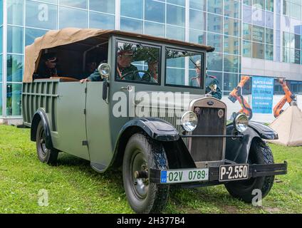 BRNO, REPUBBLICA CECA - 28 agosto 2021: Lo storico veicolo di polizia Skoda 104. Celebrazione dell'anniversario della fondazione del Museo tecnico di Brno. Foto Stock