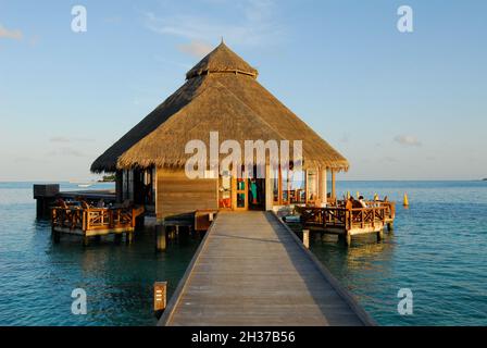 MALDIVE, ATOLLO SUD ARI, ISOLA DI RANGALI, CONRAD HOTEL RESORT & SPA Foto Stock