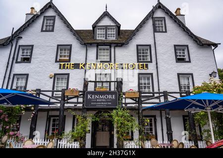 Il Kenmore Hotel, considerato il più antico hotel della Scozia, si trova nel pittoresco villaggio di Kenmore, in Highland Perthshire, Scozia, Regno Unito Foto Stock