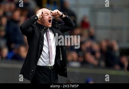 Foto del file del 02-10-2021 del direttore di Burnley Sean Dyche. Il boss di Burnley Sean Dyche ha detto che farà dei cambiamenti per lo scontro della Carabao Cup con Tottenham. Data di emissione: Martedì 26 ottobre 2021. Foto Stock