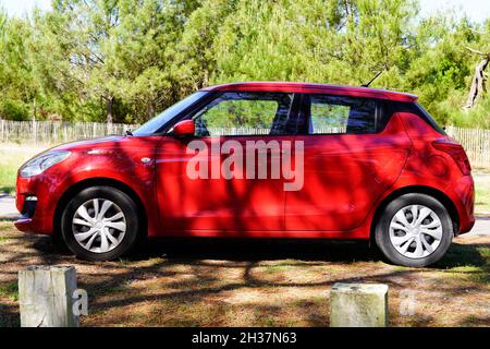 Bordeaux , Aquitaine Francia - 09 30 2021 : Suzuki auto Swift profil giappone veicolo parcheggiato in strada Foto Stock
