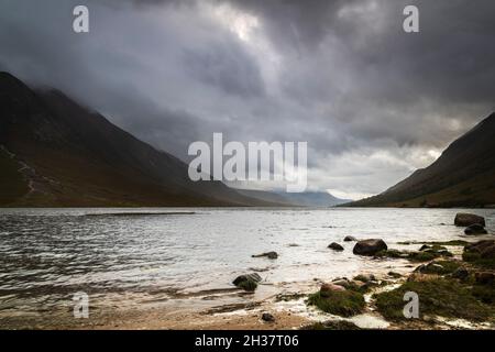 Un'immagine HDR autunnale a 3 scatti di Lonely Upper Loch Etive, Argyll and Bute, Scozia. 10 ottobre 2021 Foto Stock