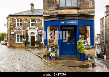 Negozio di fronte a Haworth, Yorkshire, UK 2021 Foto Stock