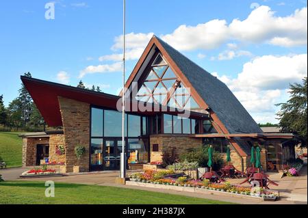 Baddeck, NS, Canada - 7 agosto 2013: Il museo Alexander Graham Bell a Baddeck, Cape Breton presenta manufatti e documenti degli anni di e di Bell Foto Stock