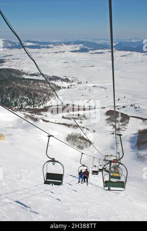 Skilift sulla pista di Durmitor Foto Stock