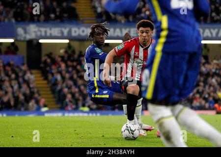 Londra, Regno Unito. 26 ottobre 2021. Durante la partita della EFL Carabao Cup tra Chelsea e Southampton a Stamford Bridge, Londra, Inghilterra, il 26 ottobre 2021. Foto di Carlton Myrie. Solo per uso editoriale, licenza richiesta per uso commerciale. Nessun utilizzo nelle scommesse, nei giochi o nelle pubblicazioni di un singolo club/campionato/giocatore. Credit: UK Sports Pics Ltd/Alamy Live News Foto Stock