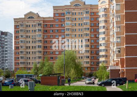 Mosca, Russia - Maggio 14. 2021. Cantiere di costruzione residenziale a Zelenograd Foto Stock