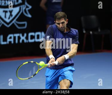 San Pietroburgo, Russia. 26 ottobre 2021. Federico Delbonis dell'Argentina in azione durante il torneo di tennis del St. Petersburg Open 2021 contro Pablo Andujar della Spagna alla Sibur Arena.Punteggio finale: (Federico Delbonis 0 - 2 Pablo Andujar). (Foto di Kashkkkovskij/Sipa USA) Credit: Sipa USA/Alamy Live News Foto Stock