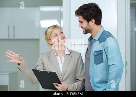 showroom di armadio cucina attrezzato Foto Stock