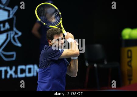 San Pietroburgo, Russia. 26 ottobre 2021. Federico Delbonis dell'Argentina in azione durante il torneo di tennis del St. Petersburg Open 2021 contro Pablo Andujar della Spagna alla Sibur Arena.Punteggio finale: (Federico Delbonis 0 - 2 Pablo Andujar). (Foto di Kashkkkovskij/Sipa USA) Credit: Sipa USA/Alamy Live News Foto Stock