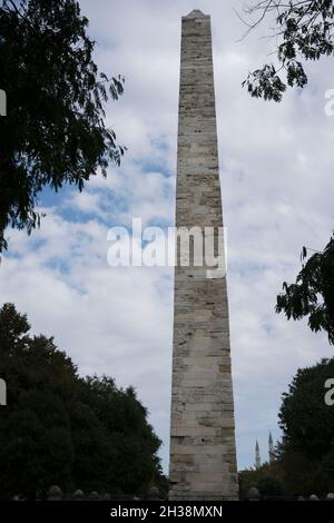 L'obelisco murato in Piazza Sultanahmet, Istanbul, Turchia Foto Stock